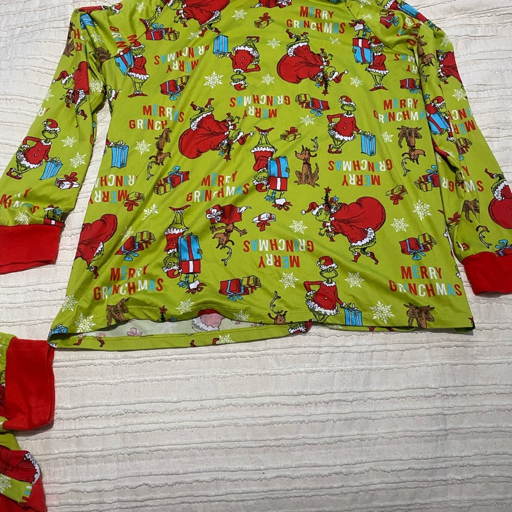 Festive Grinch Print Women's Pajama Set - Green and Red